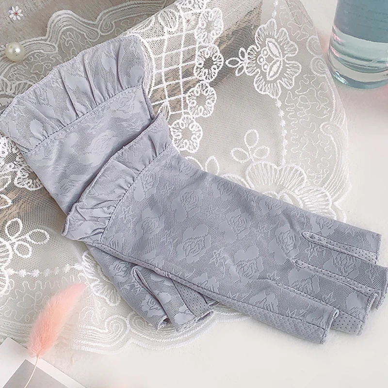 Women Summer Sunscreen Lace Flowers Driving Cycling Breathable Half Finger Gloves Thin Mesh Ice Silk Touch Screen Anti-Slip