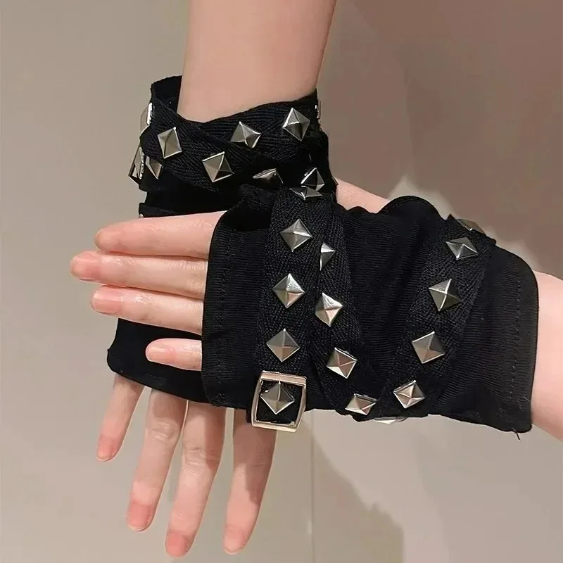 Black Rivet Chain Gloves Unisex Y2K Strap Girl Sleeve Hand Cover Teenage Girls Hip Hop Arm Cover Driving Gloves Accessories