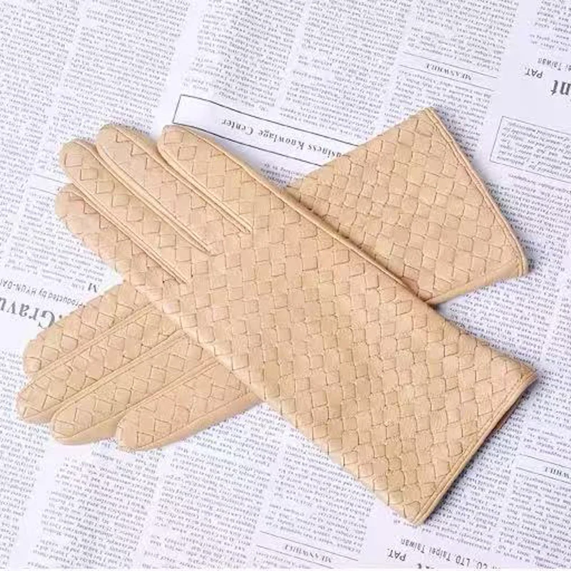 European Hand Woven Leather Lambskin Gloves for Woman 2025 Winter Black Beige Plaid Short Luvas Mujer Outdoor Warm Handschuhe
