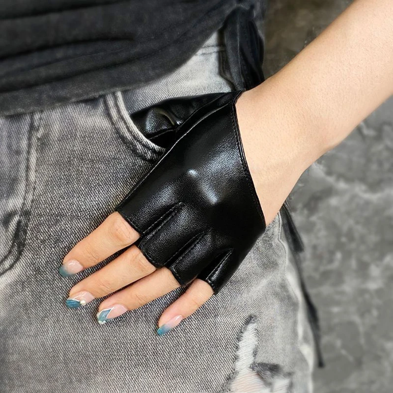 1 Pair Women Fashion PU Leather Half Finger Gloves Goth Punk Rock Hollow Fingerless Gloves Stage Performance Lolita Cosplay