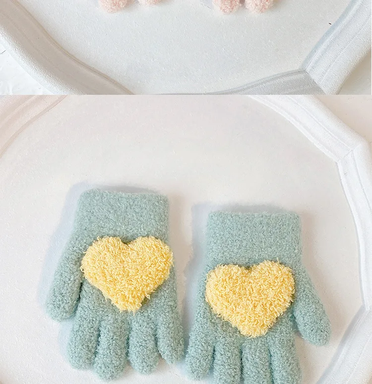 3-6 years old winter solid color children's love gloves, warm and cold resistant, all finger thick, boys' and girls' hand warmer