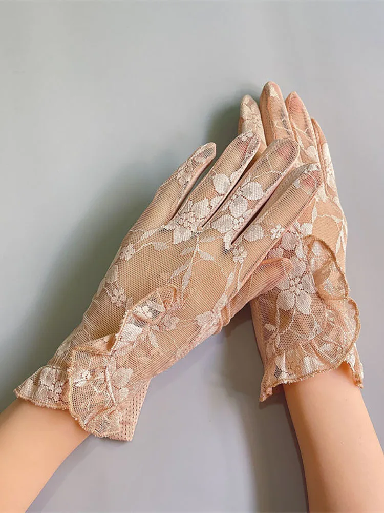 Women Summer Elegant Hollow Lace Mesh Short Sexy Thin Sunscreen Breathable Anti-skid Touch Screen Driving UV Gloves