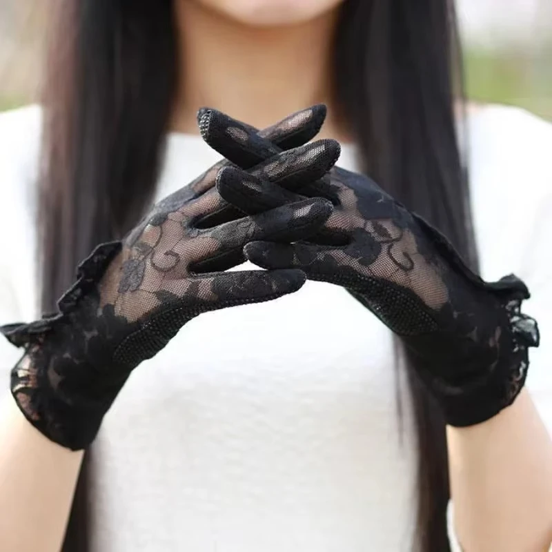 Women Summer Elegant Hollow Lace Mesh Short Sexy Thin Sunscreen Breathable Anti-skid Touch Screen Driving UV Gloves