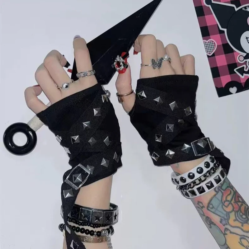 Y2K Millennial Hot JK Girls Rivet Strap Gloves Hip hop Harajuku Fingerless Gloves Punk Gothic Style Short Arm Warmer Streetwear