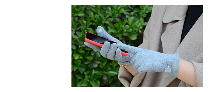 Fashion Elegant Female Wool Knit Embroidery Touch Screen Gloves Winter Women Warm Cashmere Full Finger Bow Dotted Gloves C21