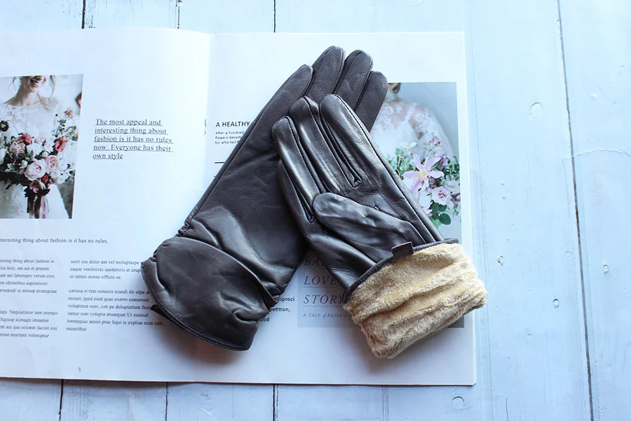 Sheepskin Leather Gloves Women's Fashion Elastic Style Velvet Lining to Keep Warm in Autumn and Winter Retro Color Points