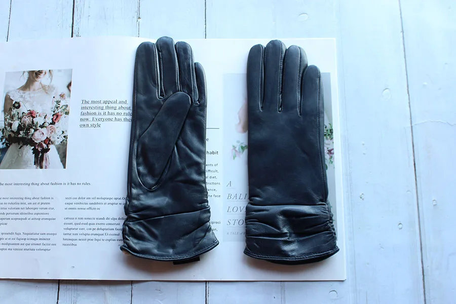 Sheepskin Leather Gloves Women's Fashion Elastic Style Velvet Lining to Keep Warm in Autumn and Winter Retro Color Points