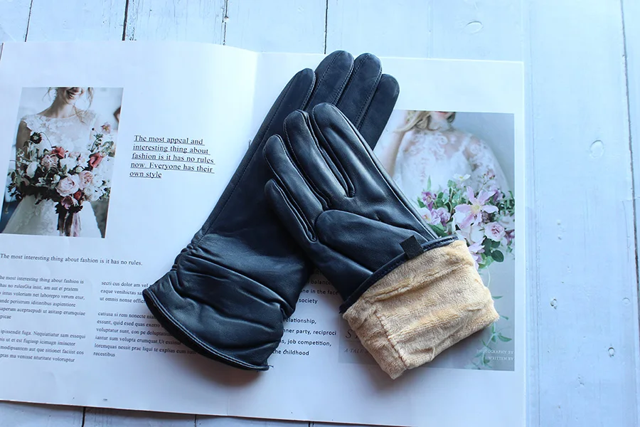 Sheepskin Leather Gloves Women's Fashion Elastic Style Velvet Lining to Keep Warm in Autumn and Winter Retro Color Points