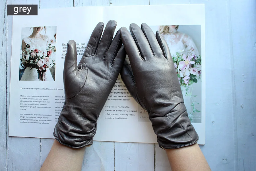Sheepskin Leather Gloves Women's Fashion Elastic Style Velvet Lining to Keep Warm in Autumn and Winter Retro Color Points