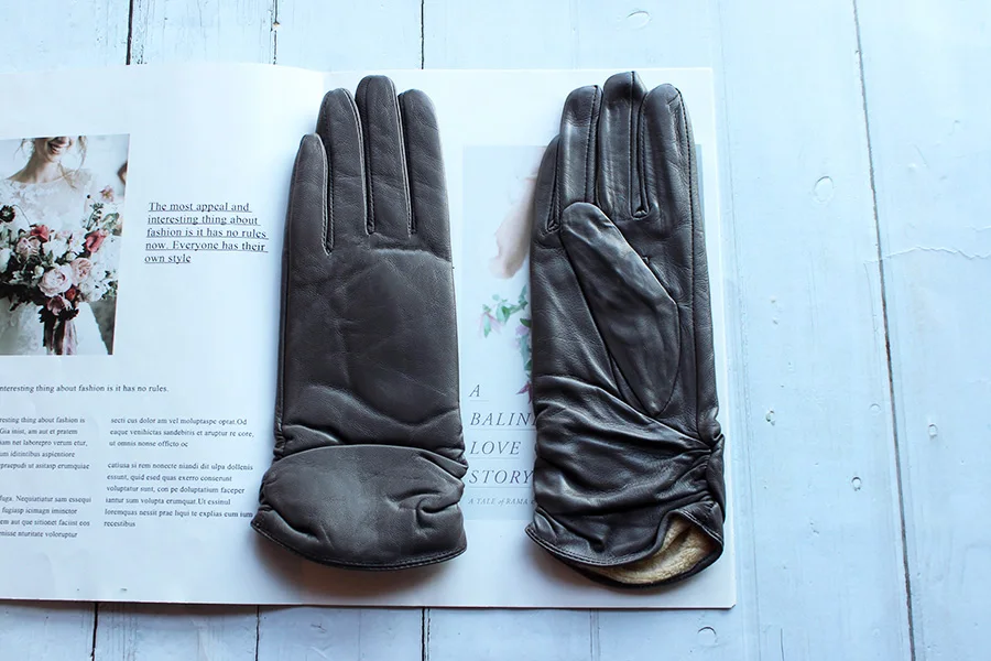 Sheepskin Leather Gloves Women's Fashion Elastic Style Velvet Lining to Keep Warm in Autumn and Winter Retro Color Points