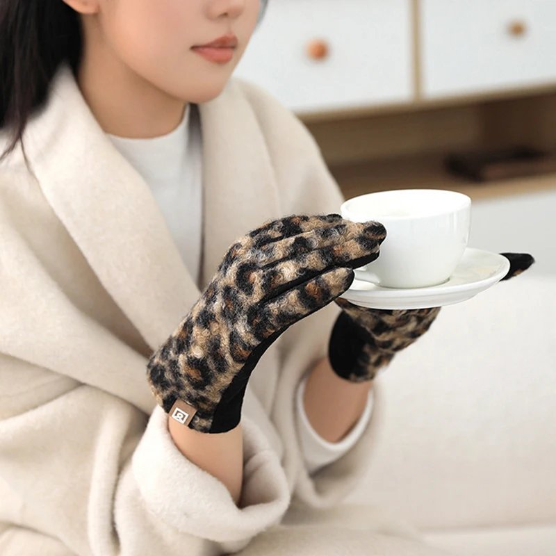 Imitation Teddy Hair Leopard Print Suede Women Winter Keep Warm Touch Screen Gloves Fashion Personality Add Velvet Thickened Sof