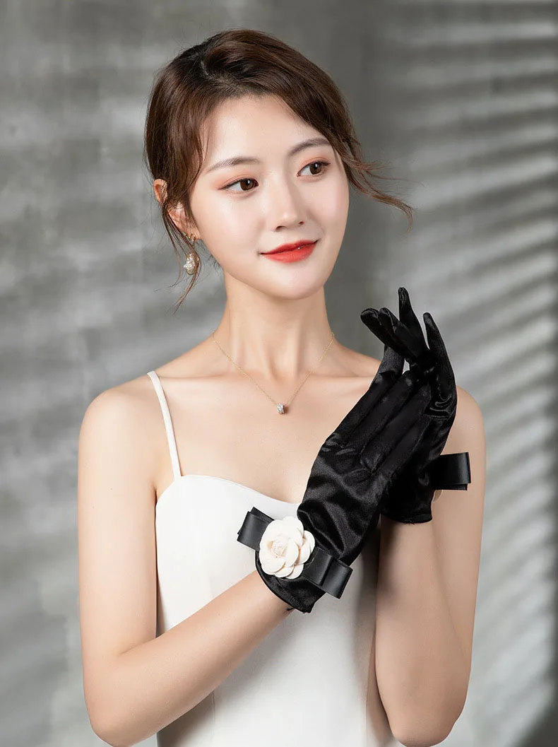 Original Celebrity Camellia Vintage Black Short Satin Hepburn Gloves Stage Banquet Bridal Accessories Modeling Photographic