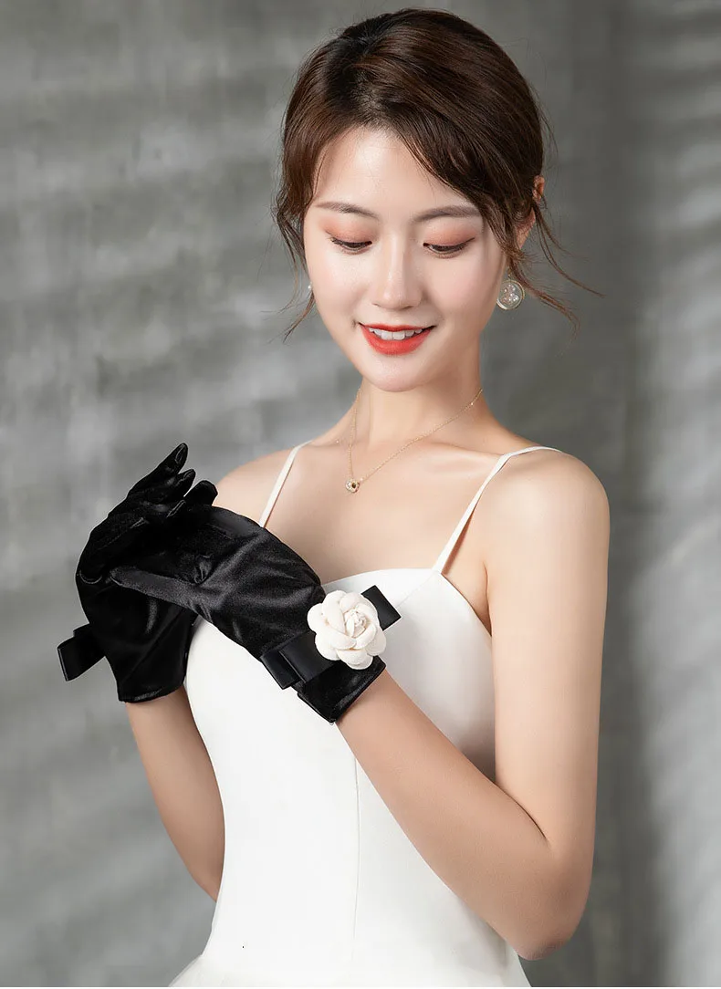 Original Celebrity Camellia Vintage Black Short Satin Hepburn Gloves Stage Banquet Bridal Accessories Modeling Photographic