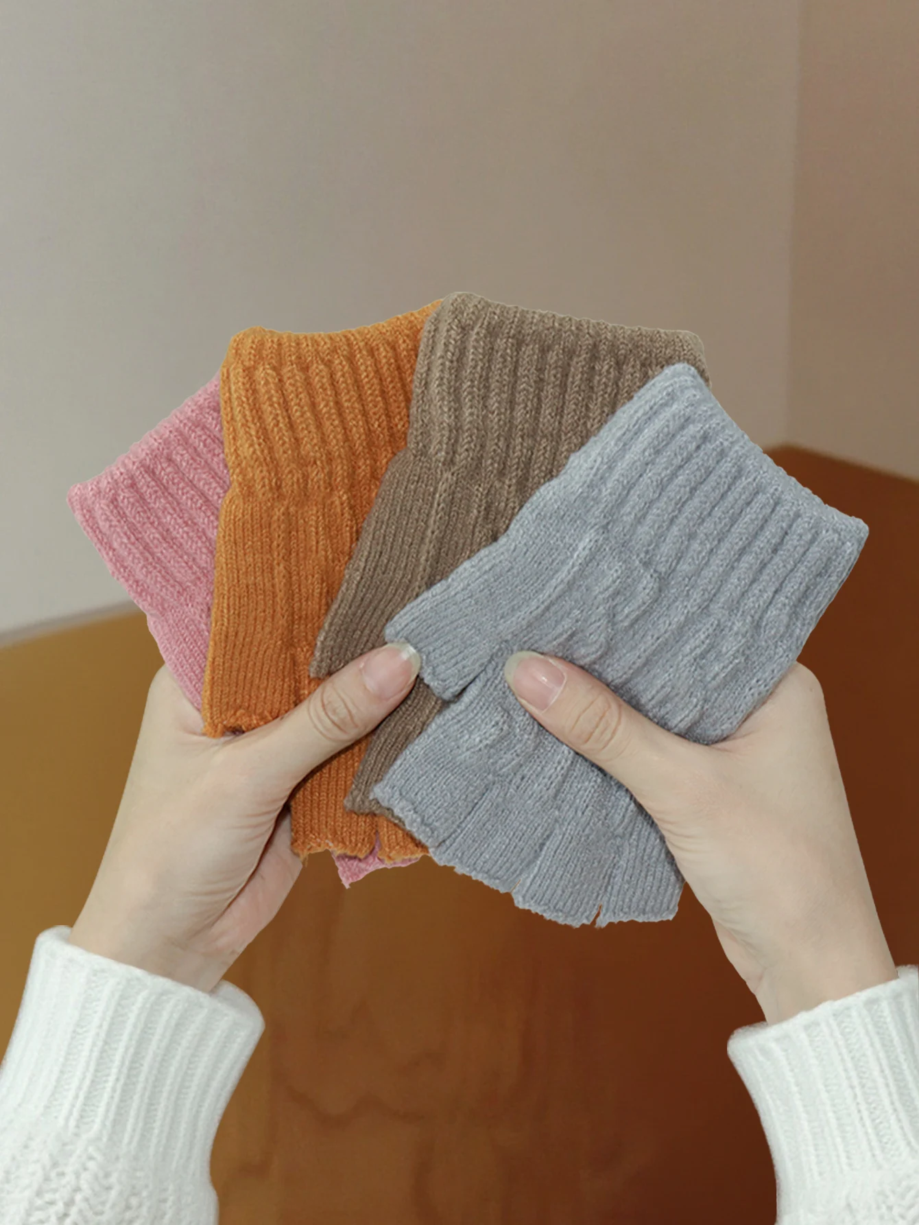 Half-Finger Gloves for Men and Women, Autumn and Winter, Fingerless, Suitable for Students Writing, Typing, Cycling, Touchscreen Compatible, Knitted Wool, Warm, Fingerless Design