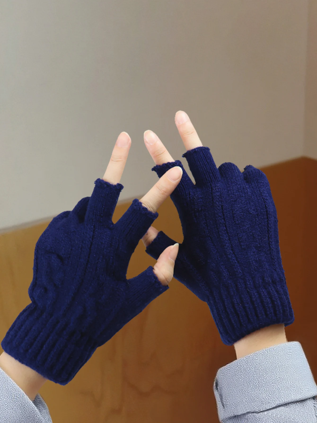 Half-Finger Gloves for Men and Women, Autumn and Winter, Fingerless, Suitable for Students Writing, Typing, Cycling, Touchscreen Compatible, Knitted Wool, Warm, Fingerless Design