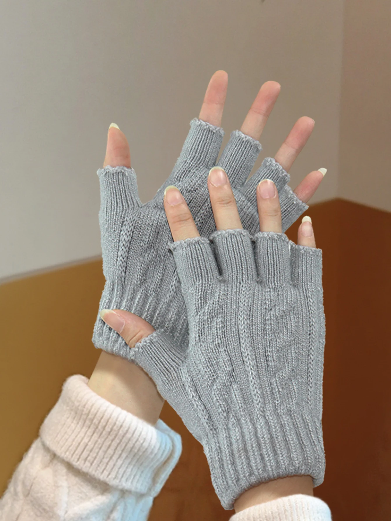 Half-Finger Gloves for Men and Women, Autumn and Winter, Fingerless, Suitable for Students Writing, Typing, Cycling, Touchscreen Compatible, Knitted Wool, Warm, Fingerless Design