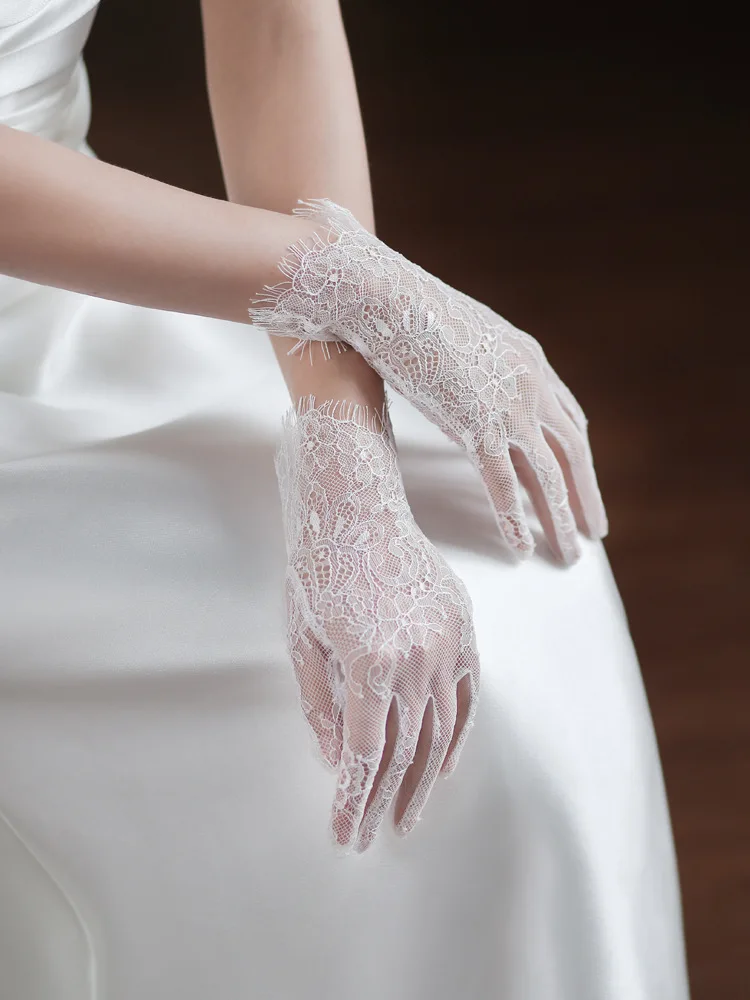 New Fashion High Quality White Short Lace Hollow Tulle Gloves All Finger Women's Wedding Dress Party Accessories
