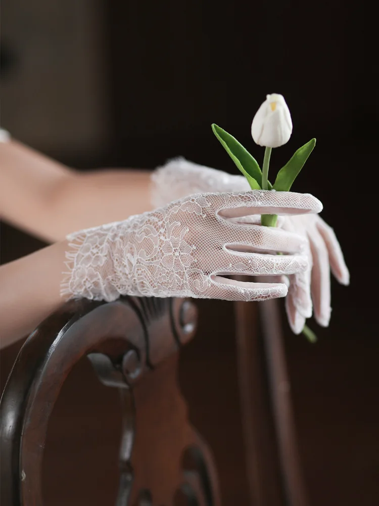 New Fashion High Quality White Short Lace Hollow Tulle Gloves All Finger Women's Wedding Dress Party Accessories
