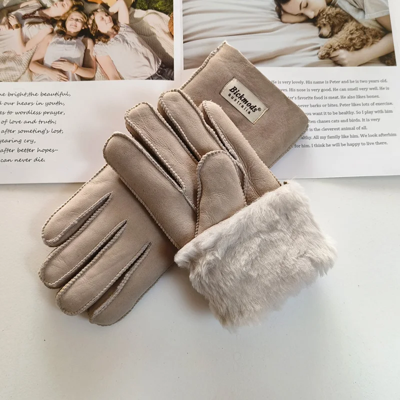 New Women's Fur All-in-One Sheepskin Gloves Leather Color Warm Winter Wool Lining Wind and Cold Gloves