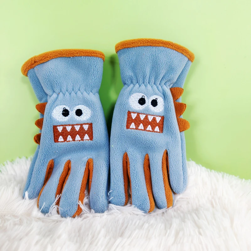Children's warm gloves for boys, students and kids, suitable for winter cycling and outdoor activities. Fleece-lined and made of
