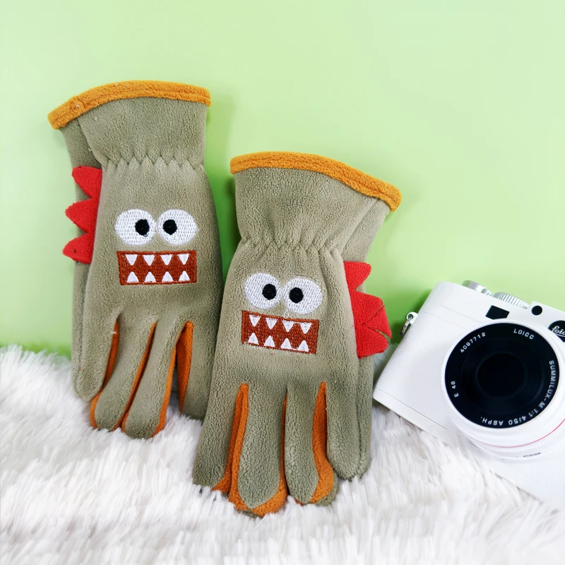 Children's warm gloves for boys, students and kids, suitable for winter cycling and outdoor activities. Fleece-lined and made of