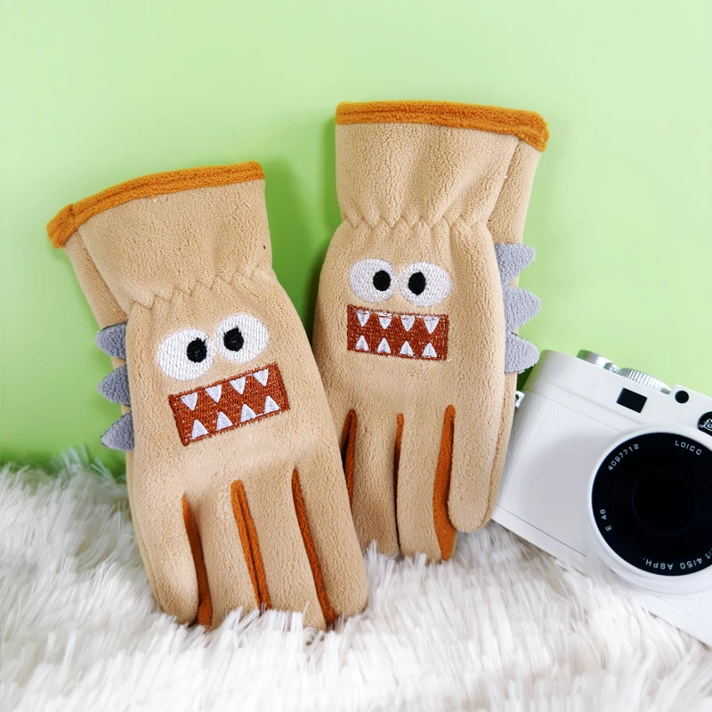 Children's warm gloves for boys, students and kids, suitable for winter cycling and outdoor activities. Fleece-lined and made of