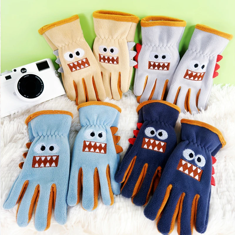 Children's warm gloves for boys, students and kids, suitable for winter cycling and outdoor activities. Fleece-lined and made of