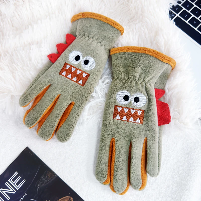 Children's warm gloves for boys, students and kids, suitable for winter cycling and outdoor activities. Fleece-lined and made of