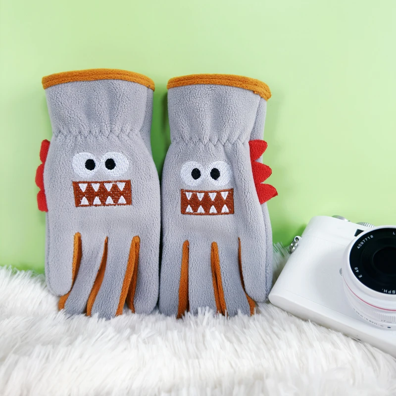 Children's warm gloves for boys, students and kids, suitable for winter cycling and outdoor activities. Fleece-lined and made of