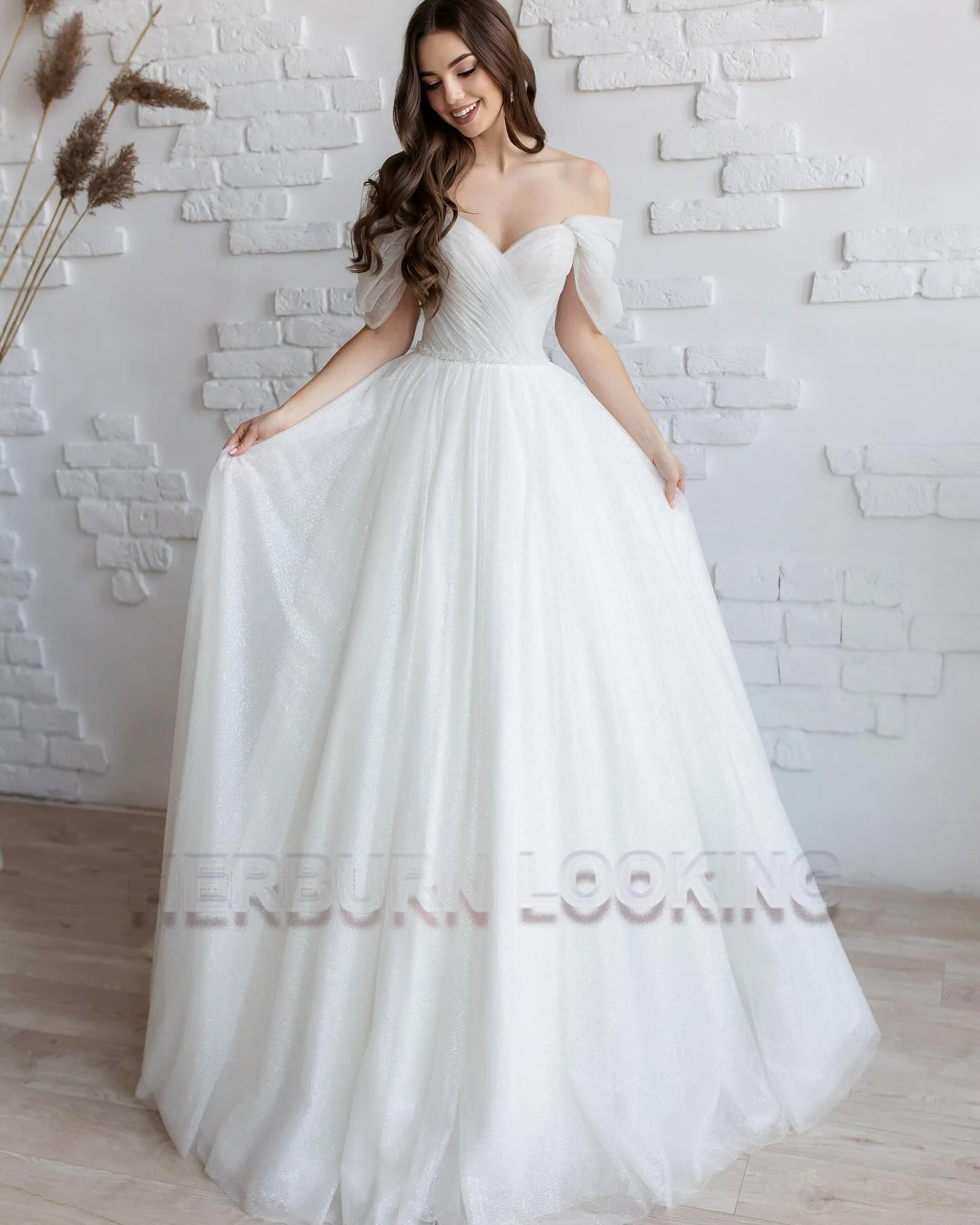 HERBURN Trendy Pleated Wedding Dresses New Arrival Appliques A-line Lace up Sleeveless Robe De Soiree De Mariage Customized