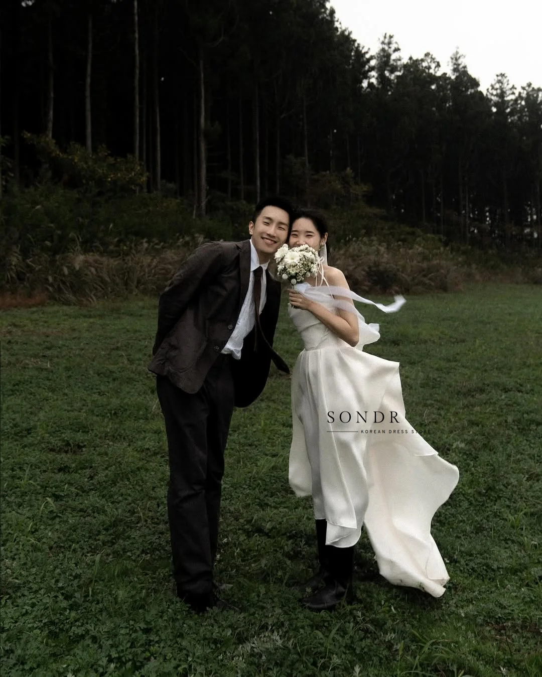 Sondr Customized Korean Simple Taffeta A Line Wedding Dress Photo Shoot Short Sleeve Garden Prom Gown Long Tail 웨딩드레스