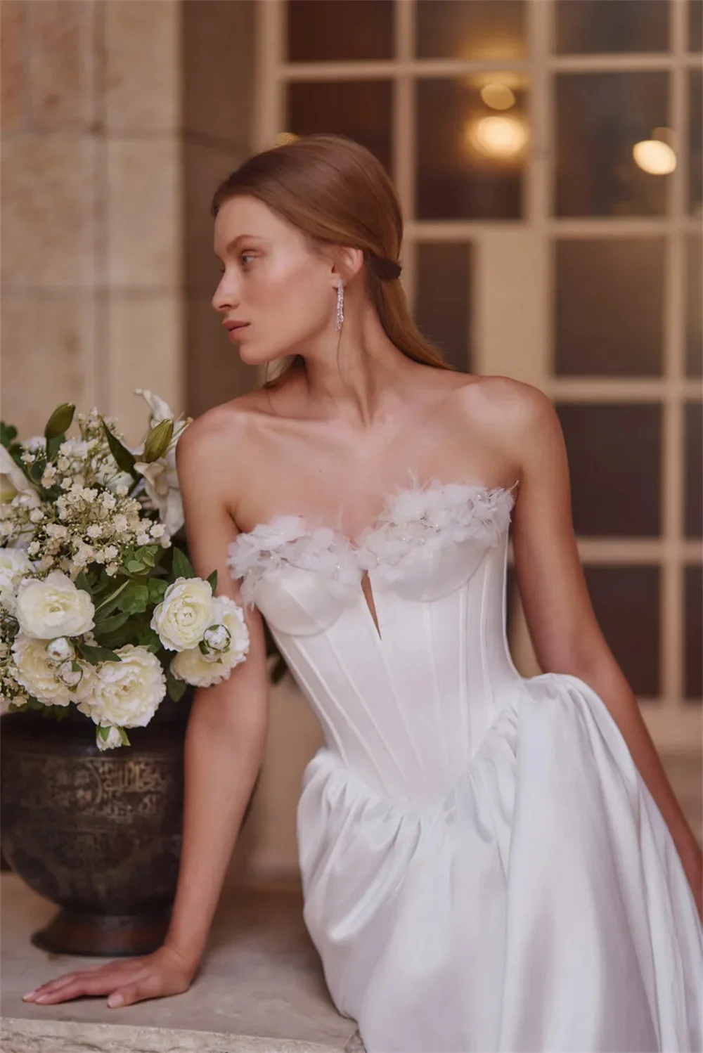 Tokyo Customized White Halter Neck Wedding Dresses Sleeveless Side High Split Backless Bridal Gown Elegant A-Line Wedding Gown