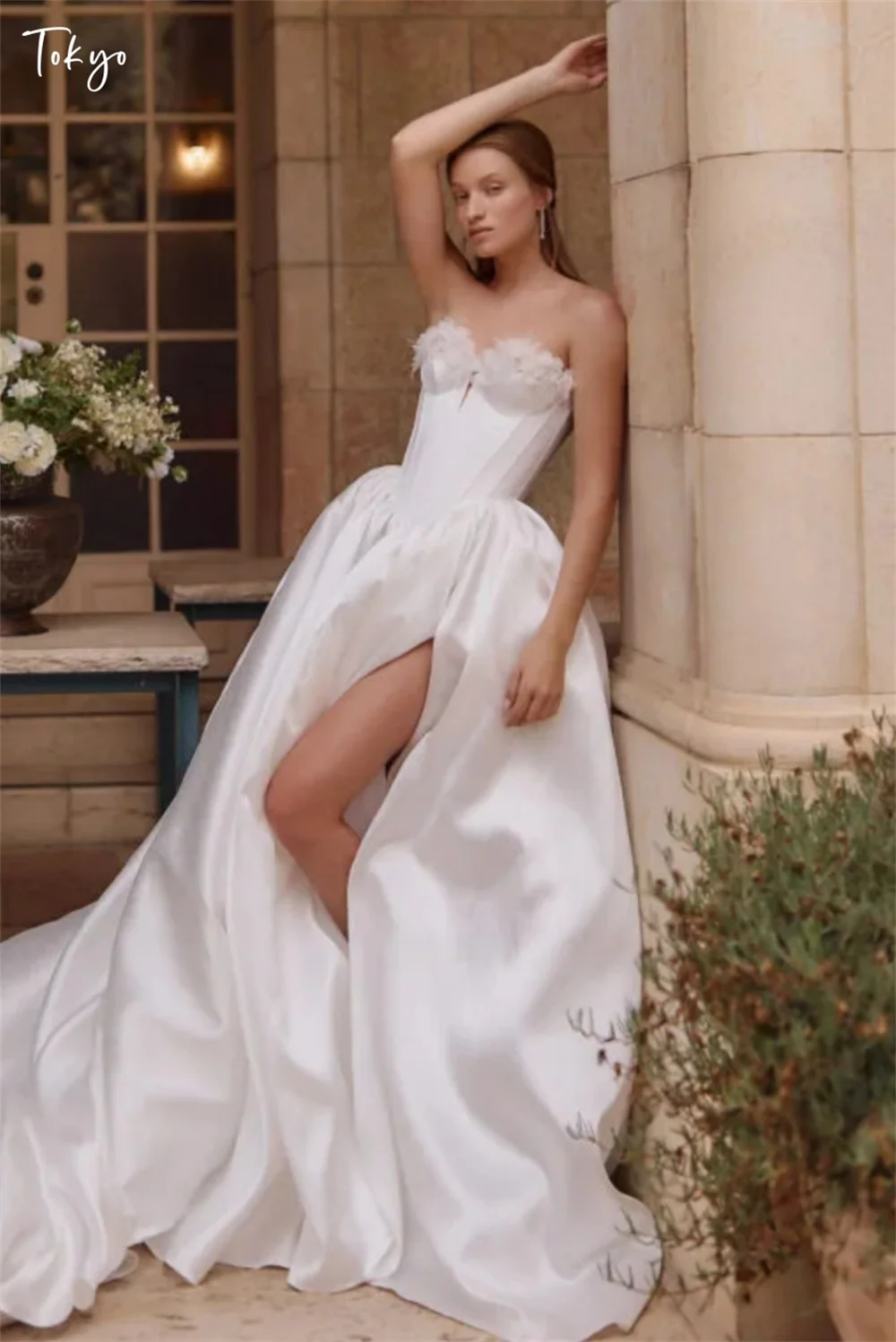 Tokyo Customized White Halter Neck Wedding Dresses Sleeveless Side High Split Backless Bridal Gown Elegant A-Line Wedding Gown