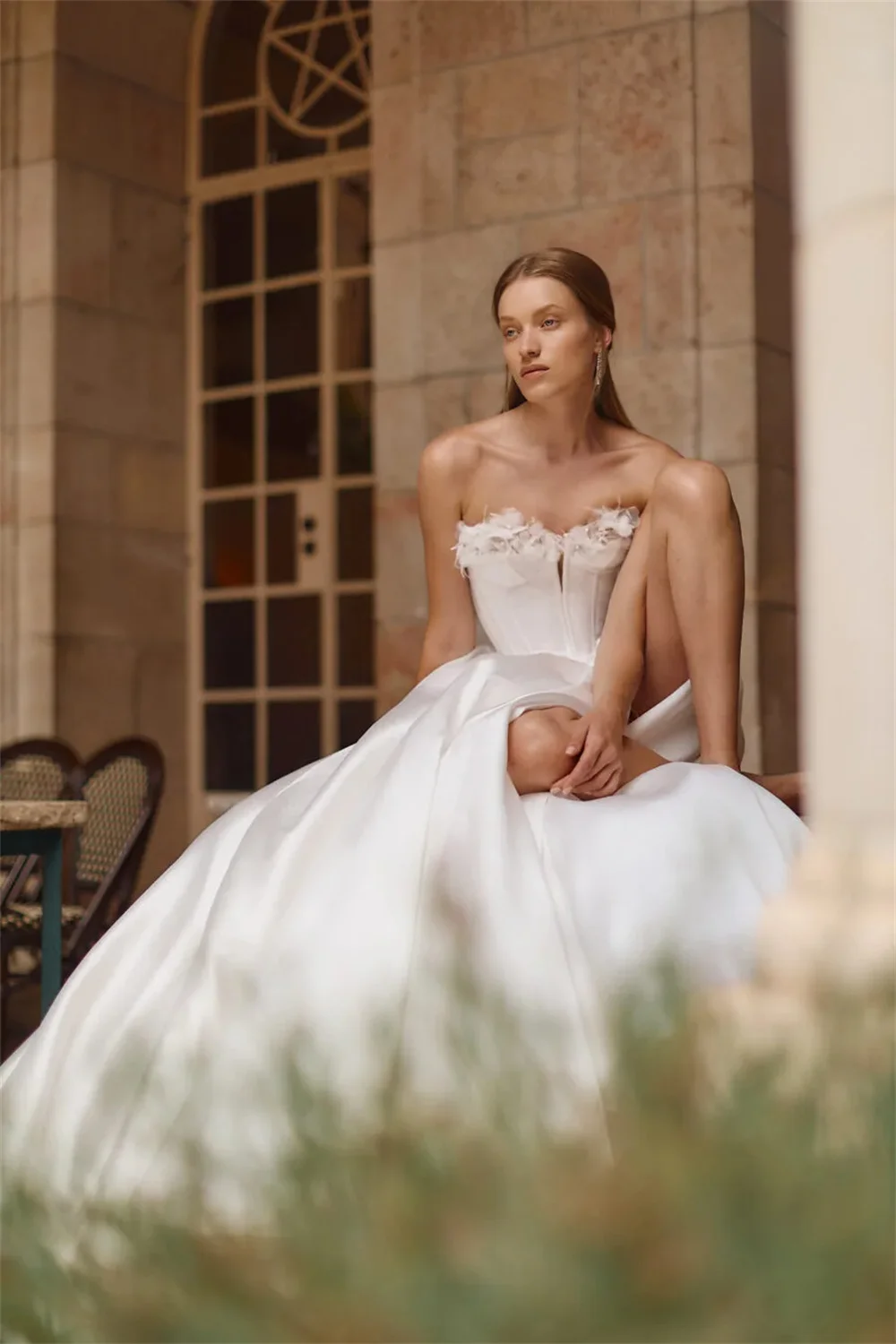Tokyo Customized White Halter Neck Wedding Dresses Sleeveless Side High Split Backless Bridal Gown Elegant A-Line Wedding Gown