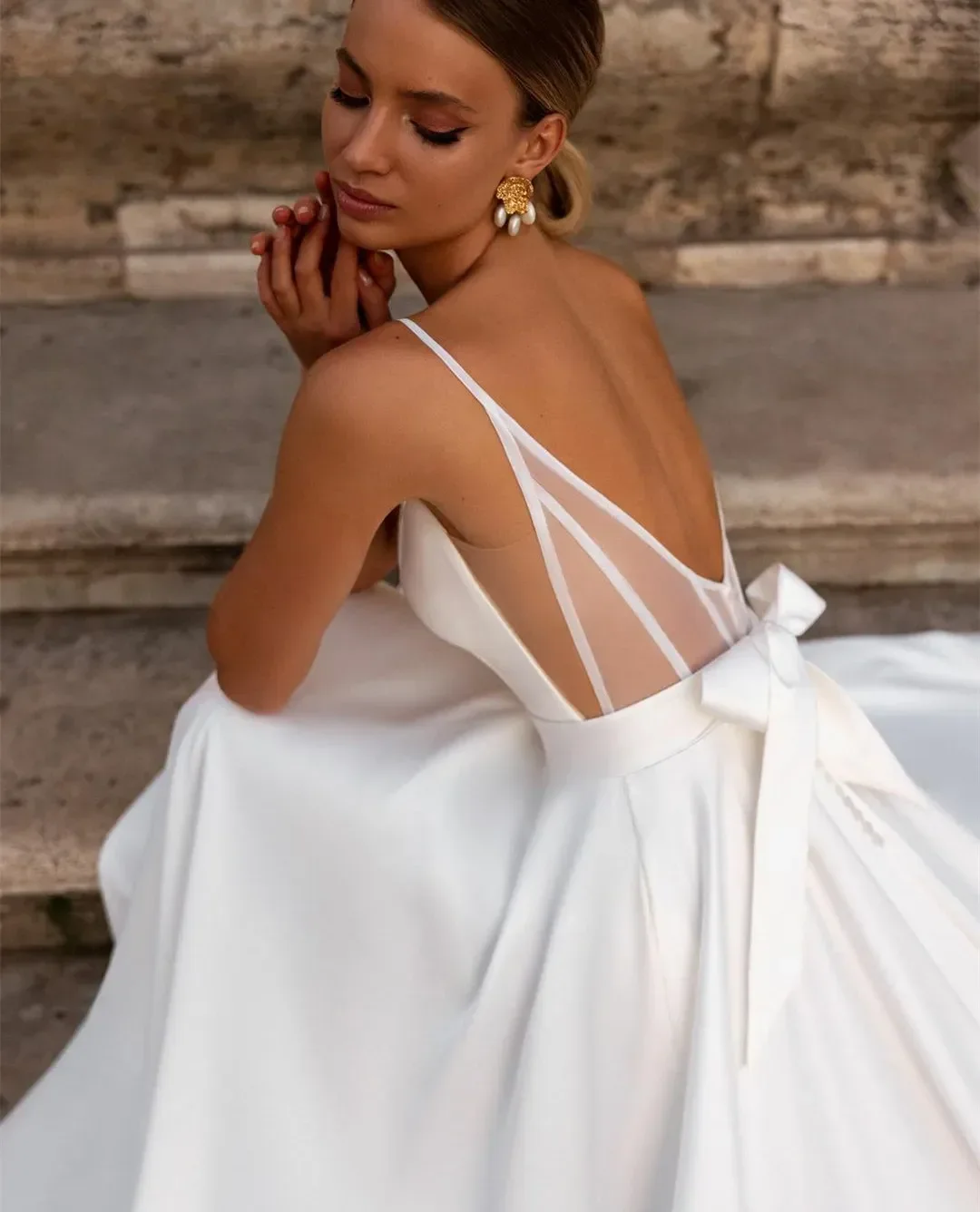 Elegant Long V Neck Satin Plus Size Wedding Dresses Sleeveless with Bow A Line Sweep Train Bridal Gown for Women