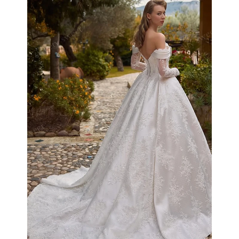 Graceful Wedding Dress Embroidered Lace On Satin Ball Gown Full Sleeve Boat Neck Customized Lace Up Robe MariéE Satin Plus Size