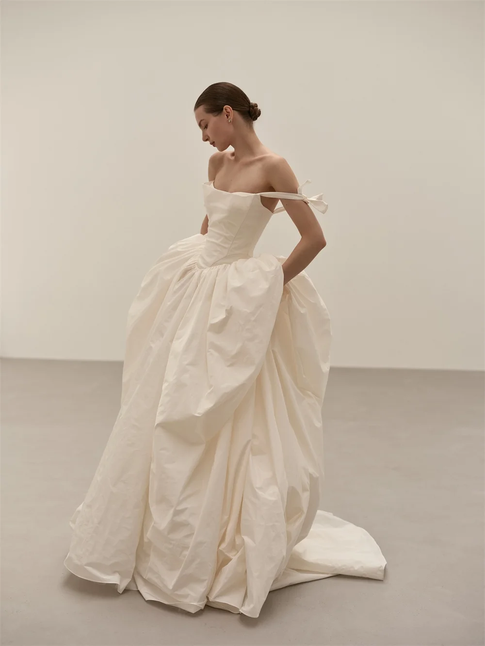 Kyoto Customized White Off Shoulder Satin Wedding Dress Sleeveless vestidos de noche Elegant A-Line Court Train robe de mariée