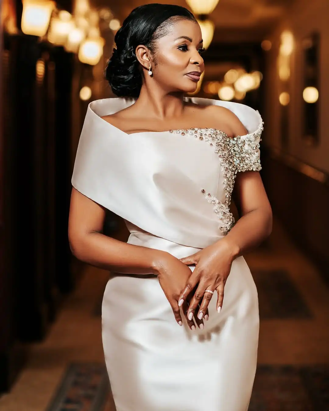 Sophisticated Off the Shoulder Beaded Satin Sheath Wedding Dresses Custom Made 2026 Vestido De Noival