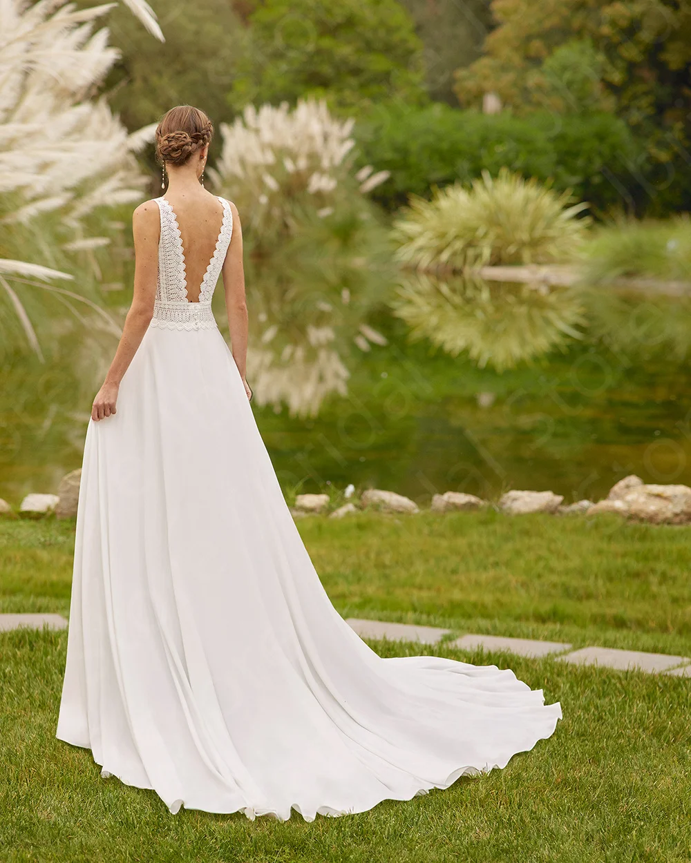 New Summer Wedding Dresses Beach 2024 Bridal Gowns Boho Lace Bride Dress Sleeveless Wedding Gowns V Neckline Back Out Customized