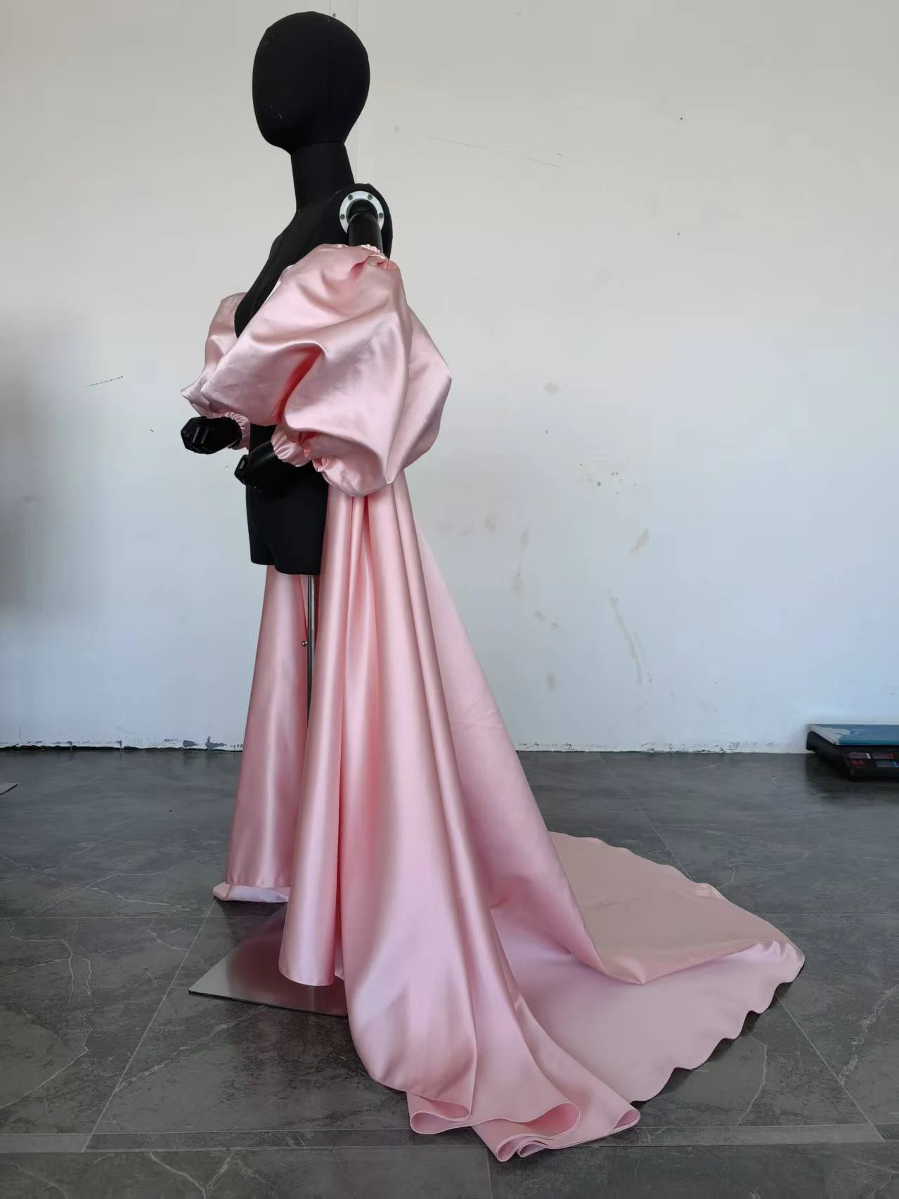Pink Satin Detachable Train With Puff Sleeves Morden Formal Party Removable Cape Wedding Prom Overskirt Customized Skirt 2026