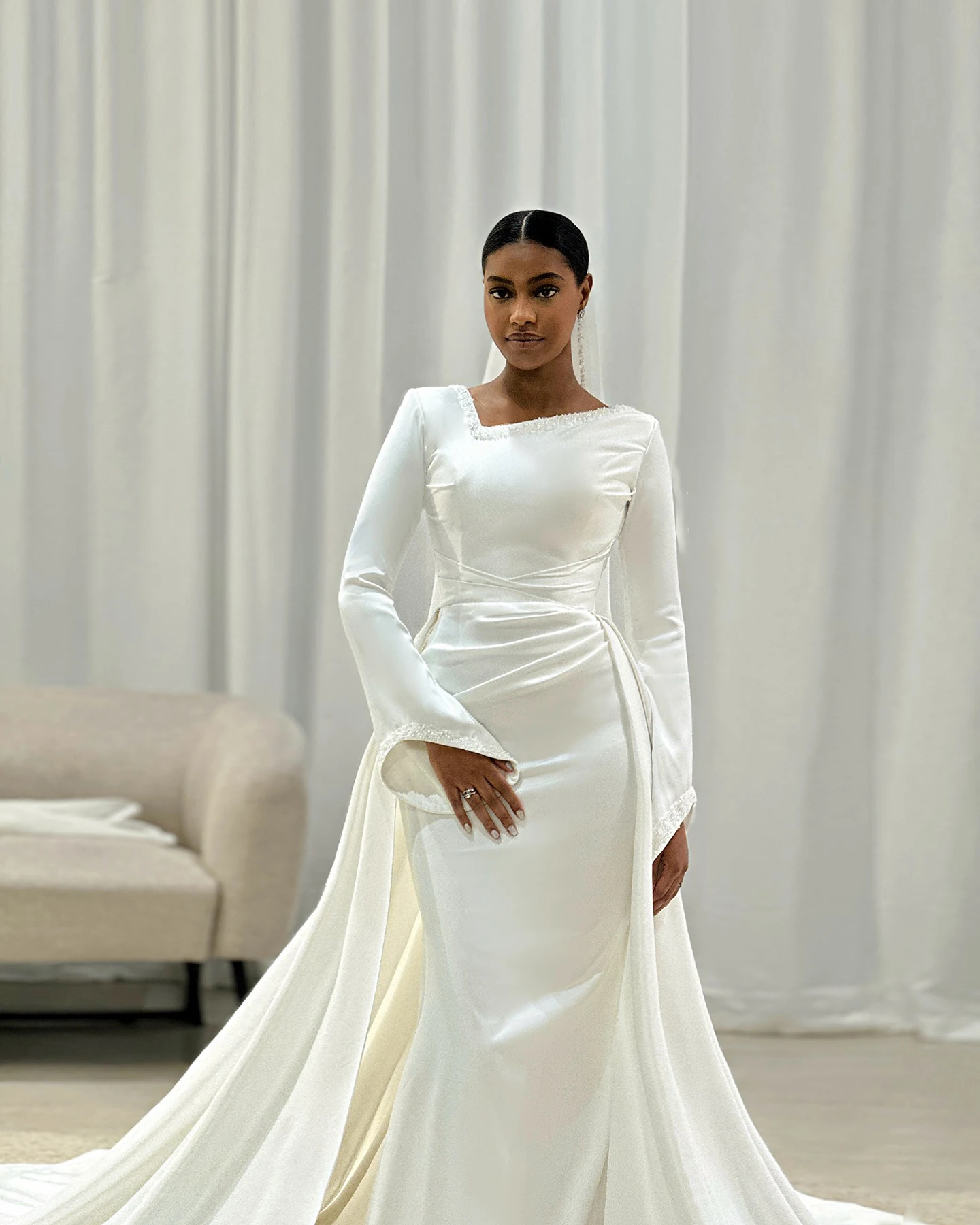 Popular Long Sleeves Unique Neckline Satin Mermaid Wedding Dresses With Detachable Train Custom Made 2025 Vestido De Noival