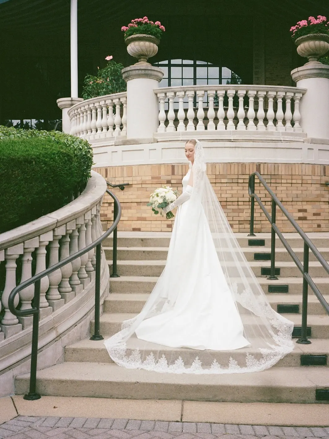 Customized Elegant Dubai Bridal Gown Sweetheart Mesh Sleeve Lace Wedding Dress 2026 Corset Bodice Vestidos De Novia