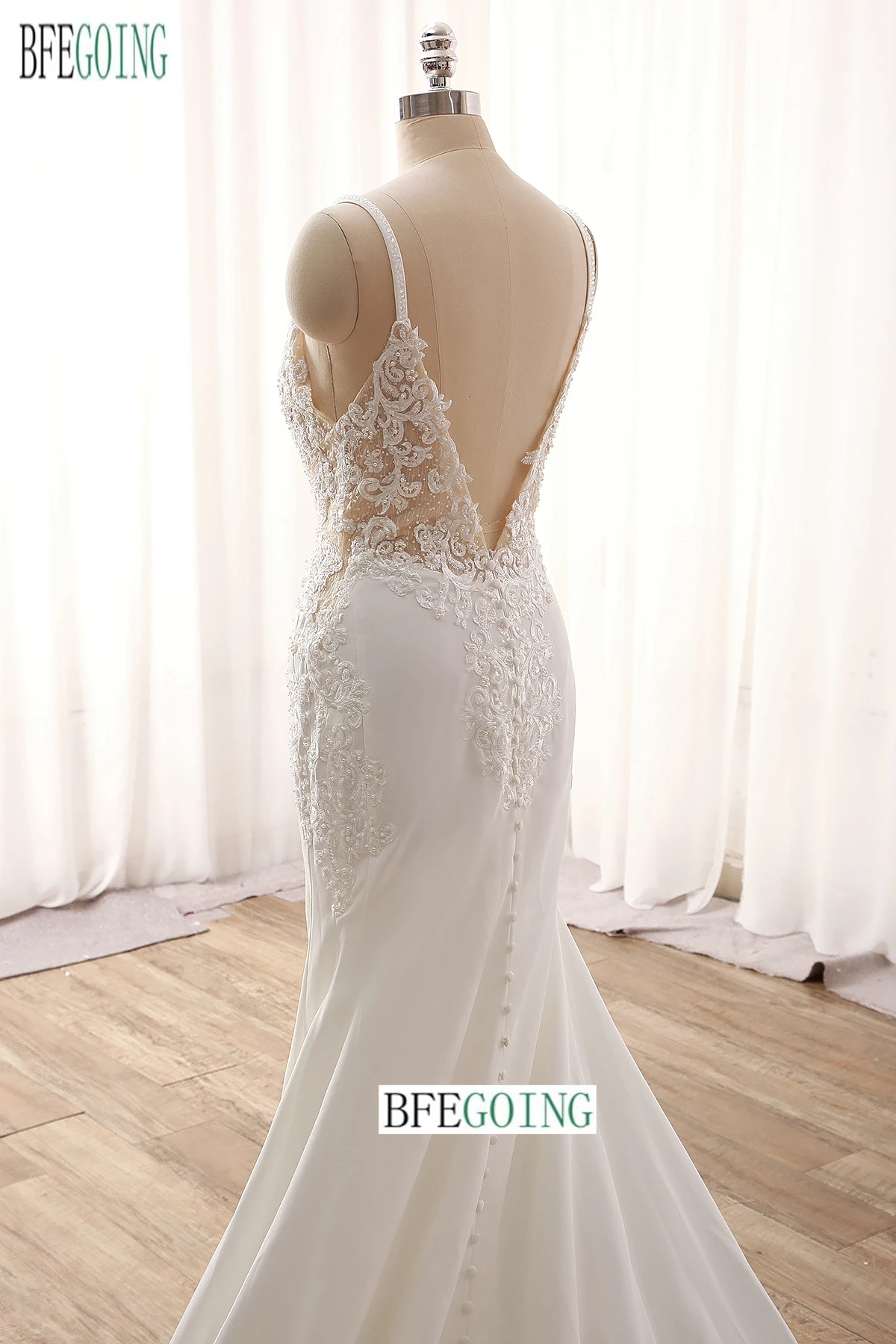 Luxurious Lace Appliques Beading Mermaid /Trumpet Wedding Dresses Chapel Train Custom Made Floor-Length V-Neck Spaghetti Straps
