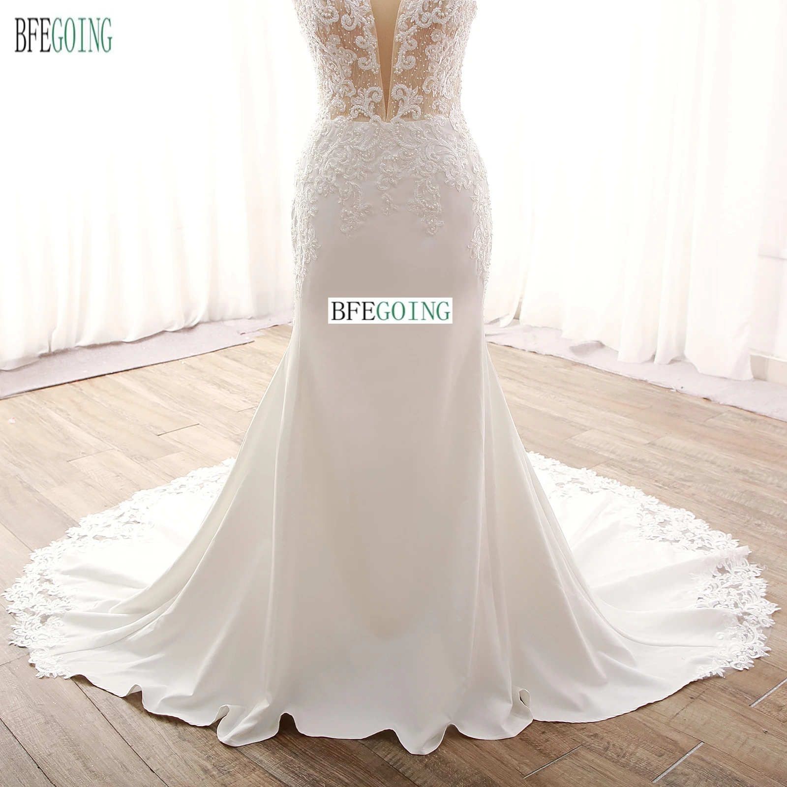 Luxurious Lace Appliques Beading Mermaid /Trumpet Wedding Dresses Chapel Train Custom Made Floor-Length V-Neck Spaghetti Straps