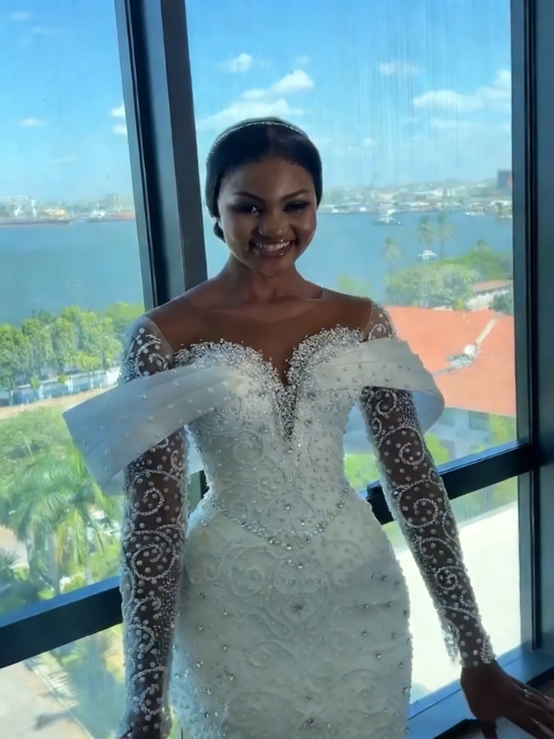 Customized Luxury Off Shoulder Mermaid Wedding Dress Sweetheart Sparkling Crystal Beads Bride Dress Detachable Robe
