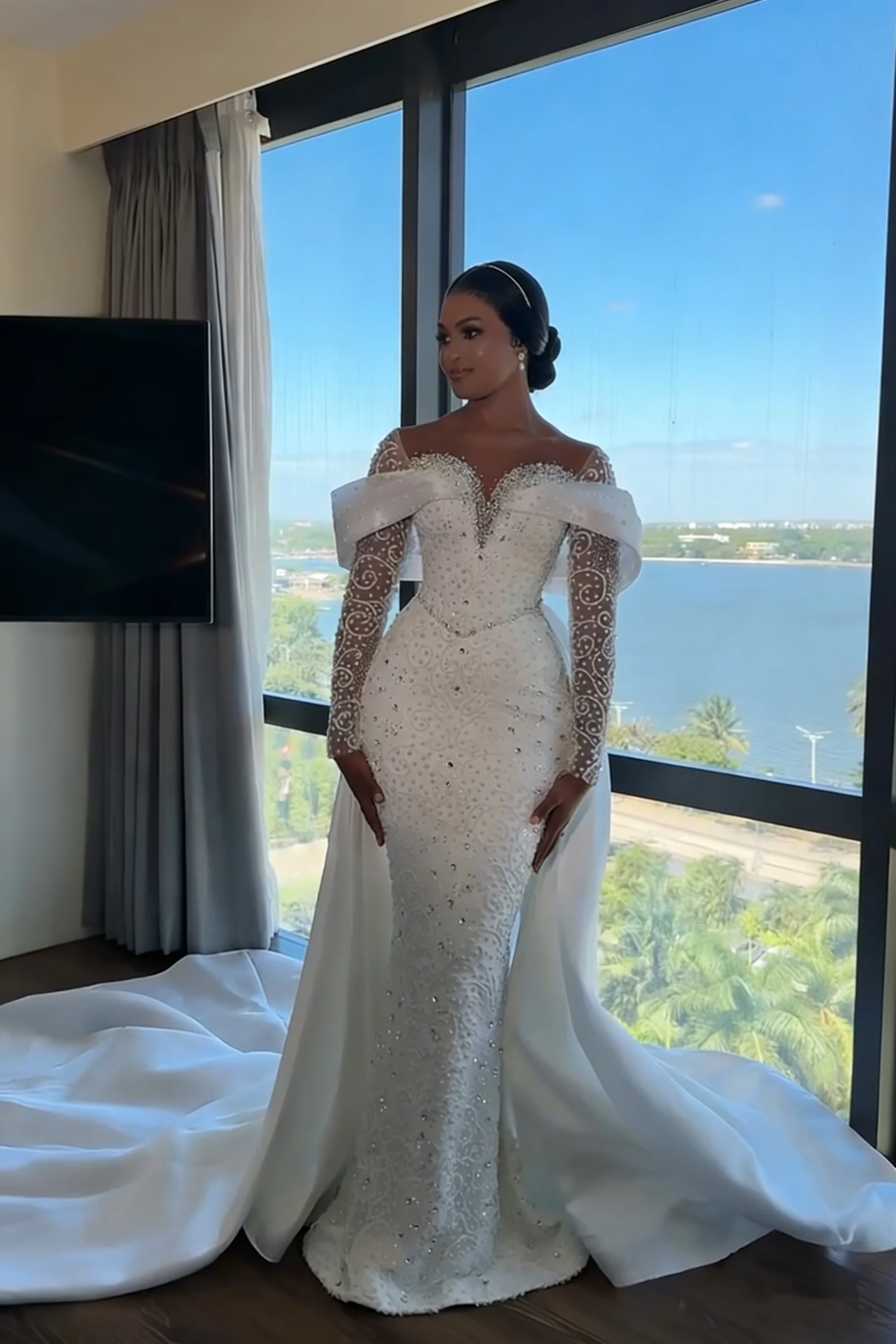 Customized Luxury Off Shoulder Mermaid Wedding Dress Sweetheart Sparkling Crystal Beads Bride Dress Detachable Robe