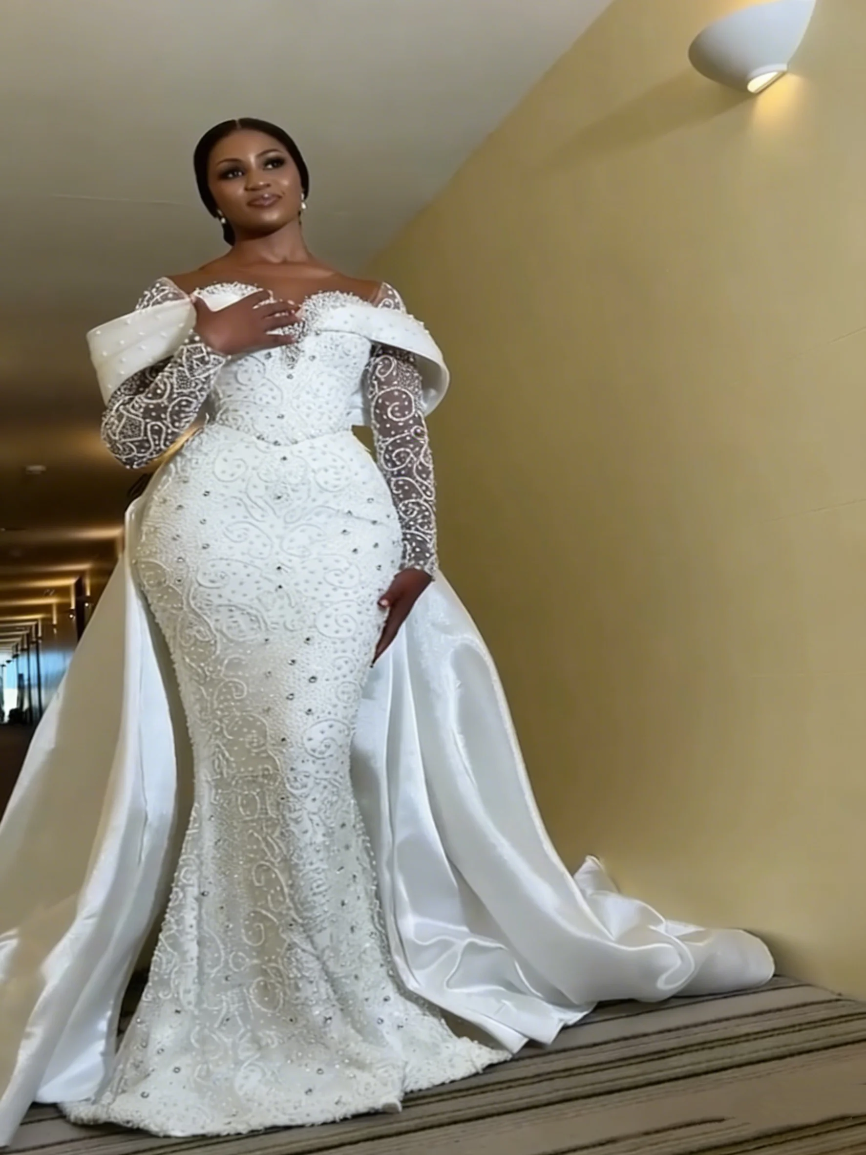 Customized Luxury Off Shoulder Mermaid Wedding Dress Sweetheart Sparkling Crystal Beads Bride Dress Detachable Robe