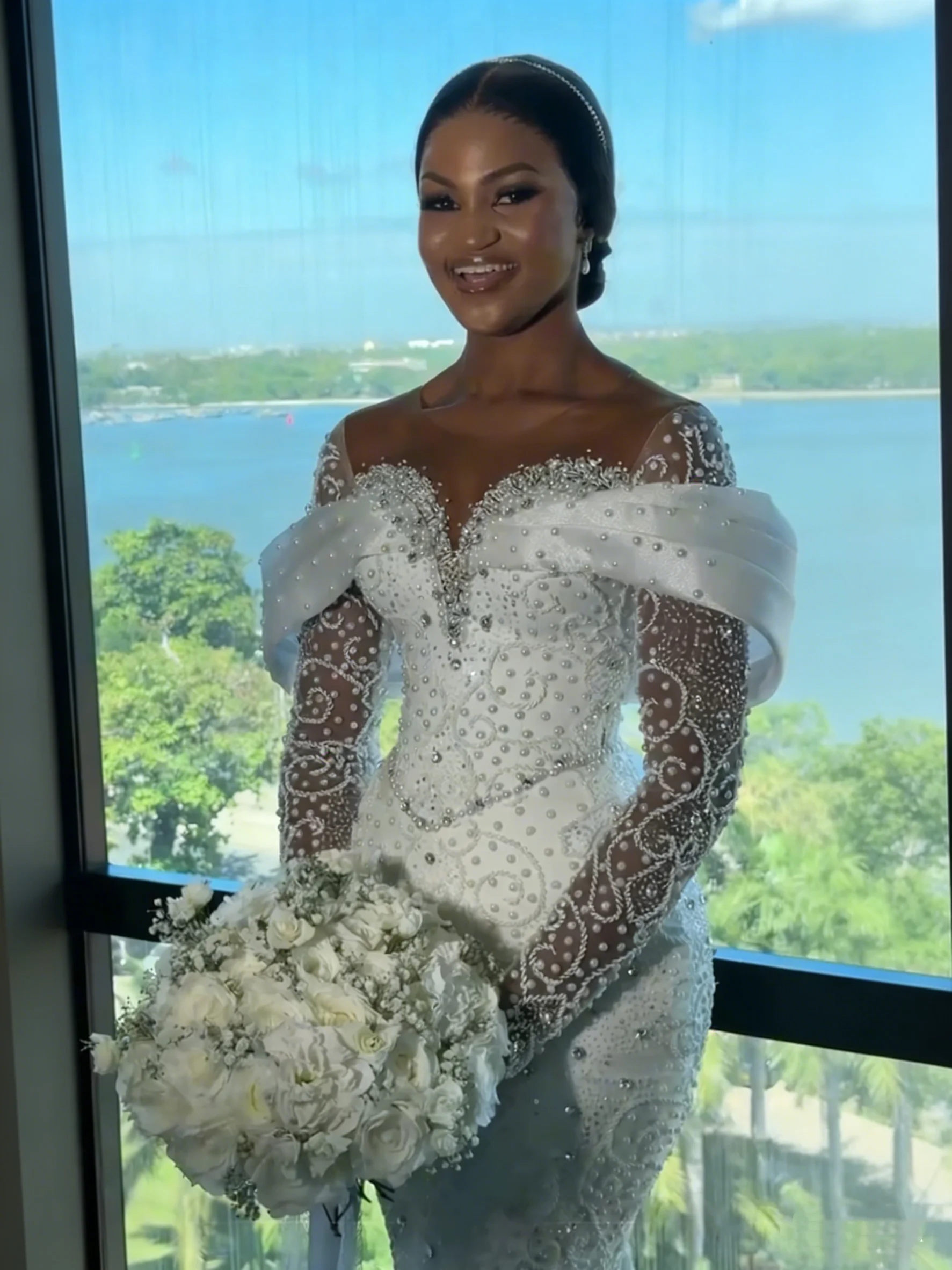 Customized Luxury Off Shoulder Mermaid Wedding Dress Sweetheart Sparkling Crystal Beads Bride Dress Detachable Robe
