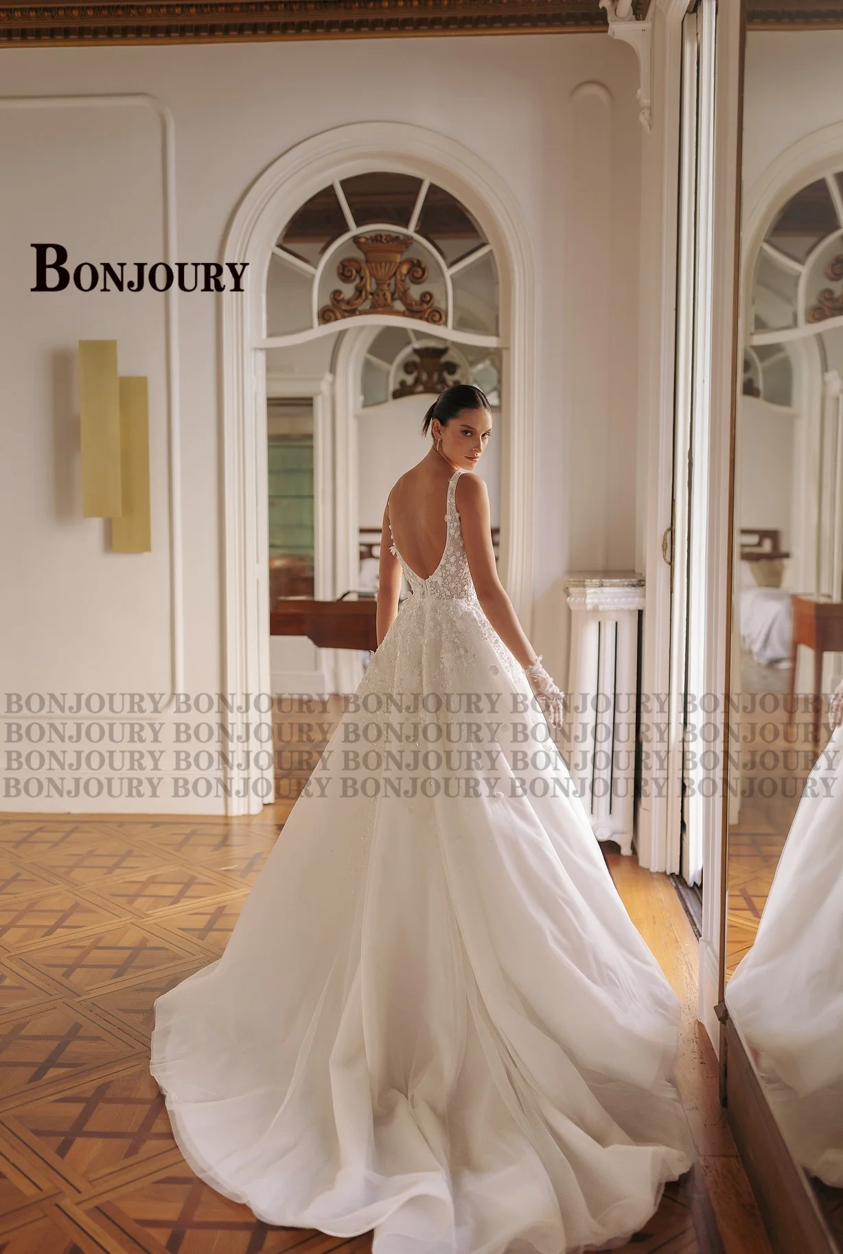 BONJOURY Vintage Backless Wedding Dresses For Woman Bride Tulle Appliques Spagehtti Straps Vestidos De Noiva Customized
