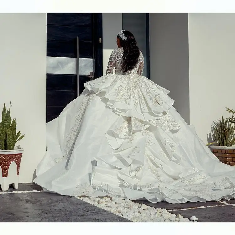 2026 Luxurious Arabic Style A Line Wedding Gowns Long Sleeves Plus Size Puffy Train Princess Sparkly Sequins Bridal Party Dress
